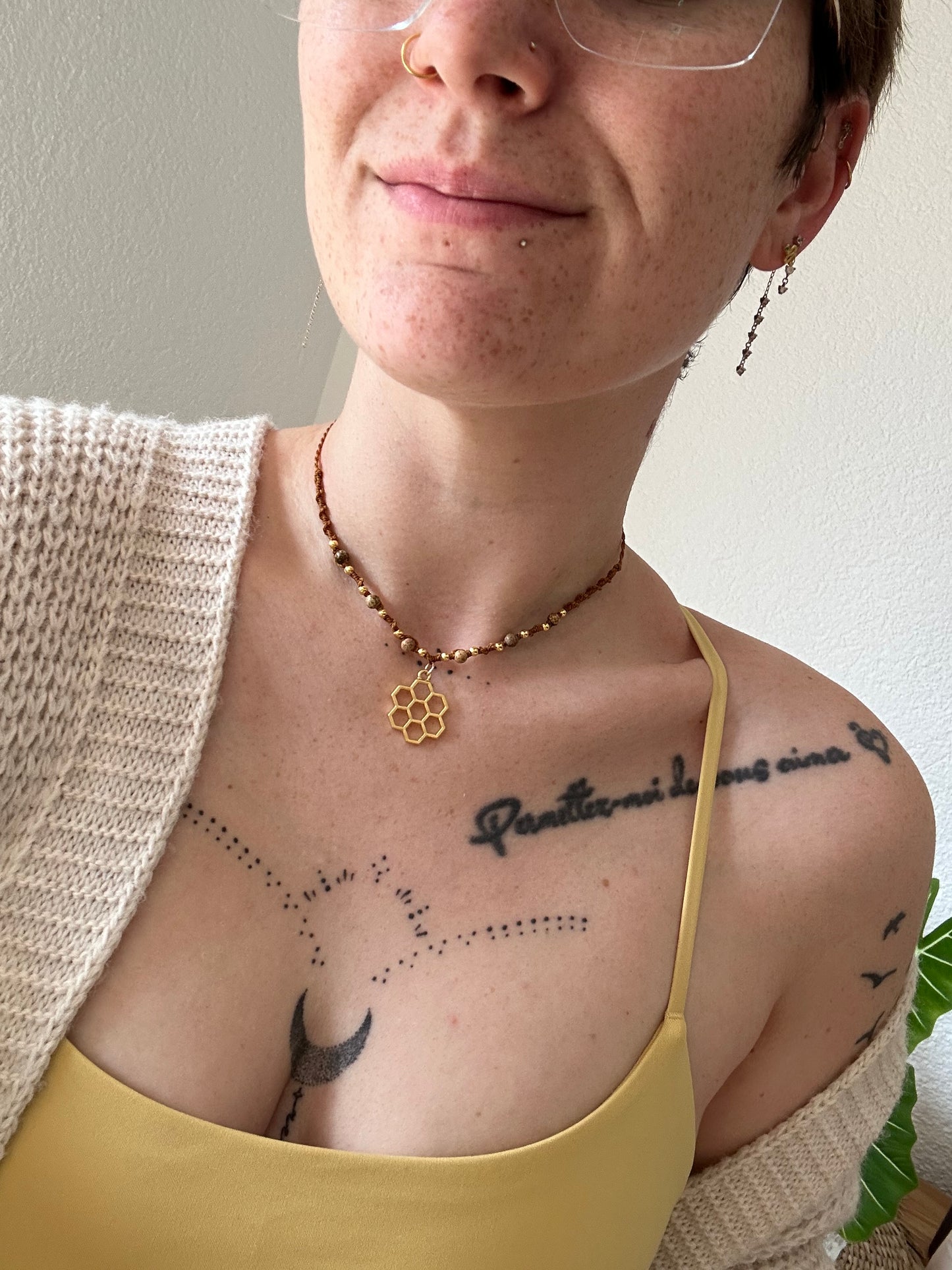 Collier ruche sacrée