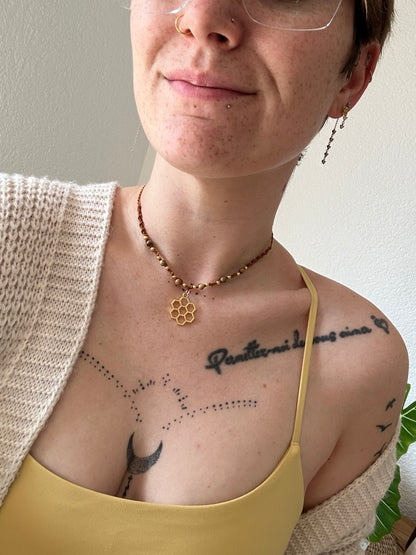 Collier ruche sacrée